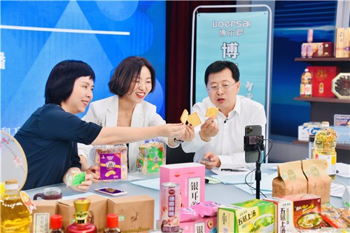 宁晋县“农村发展 电商标配”模式凸显 食品互联网销售成新引擎